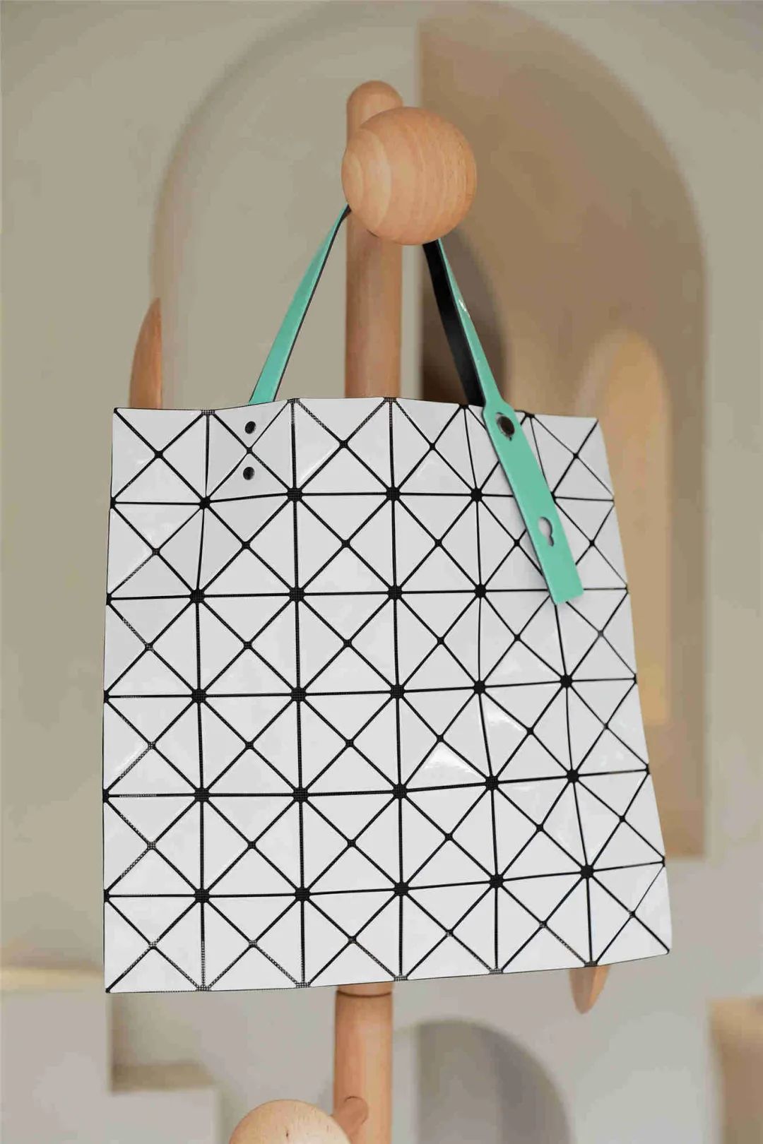 初入职场质感包包推荐,三宅一生包包属于什么档次的包包