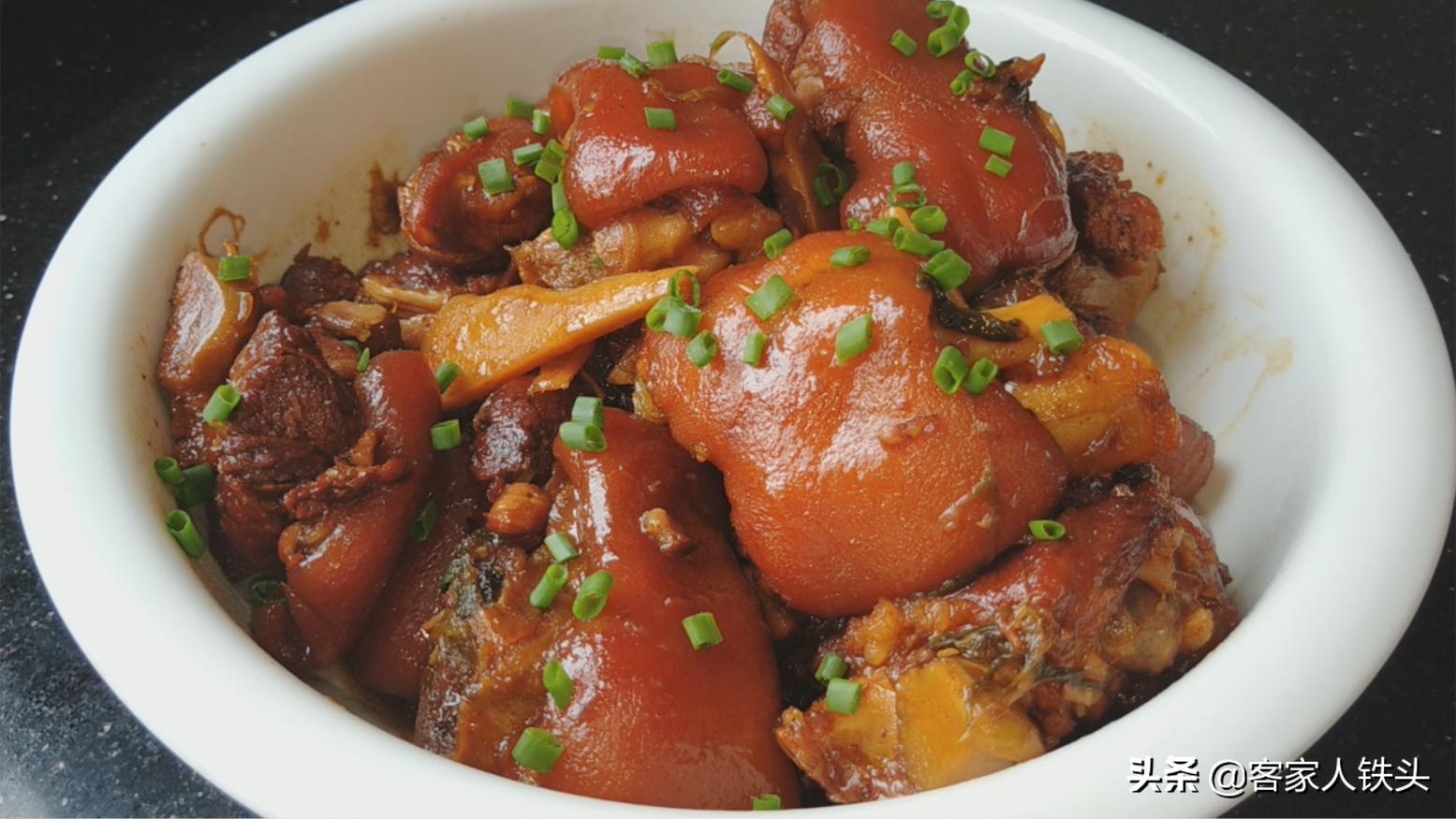 猪脚怎么做才软入味好吃,猪脚怎么做软烂吃起来不腻