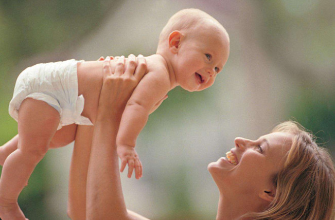 哺乳期乳房被娃咬烂了怎么处理,吃母乳乳房大小不一怎么办