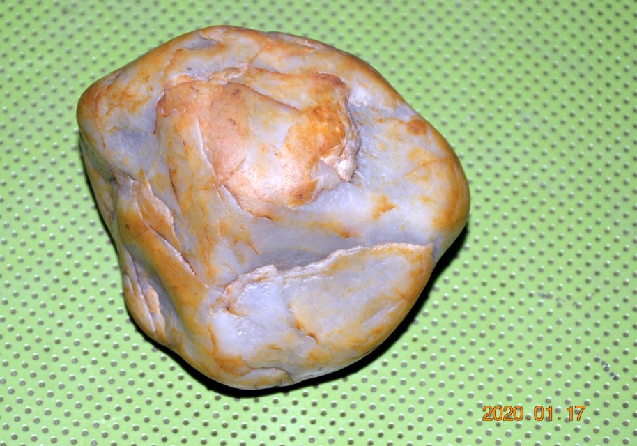 乌鸦皮黄蜡石,难得一见的黄蜡石