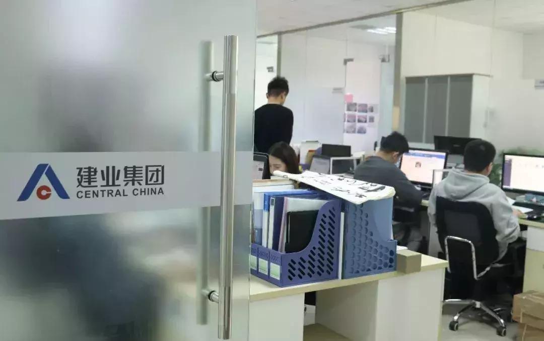 你见过凌晨四点的太阳吗,你见过凌晨四点的酒吧吗