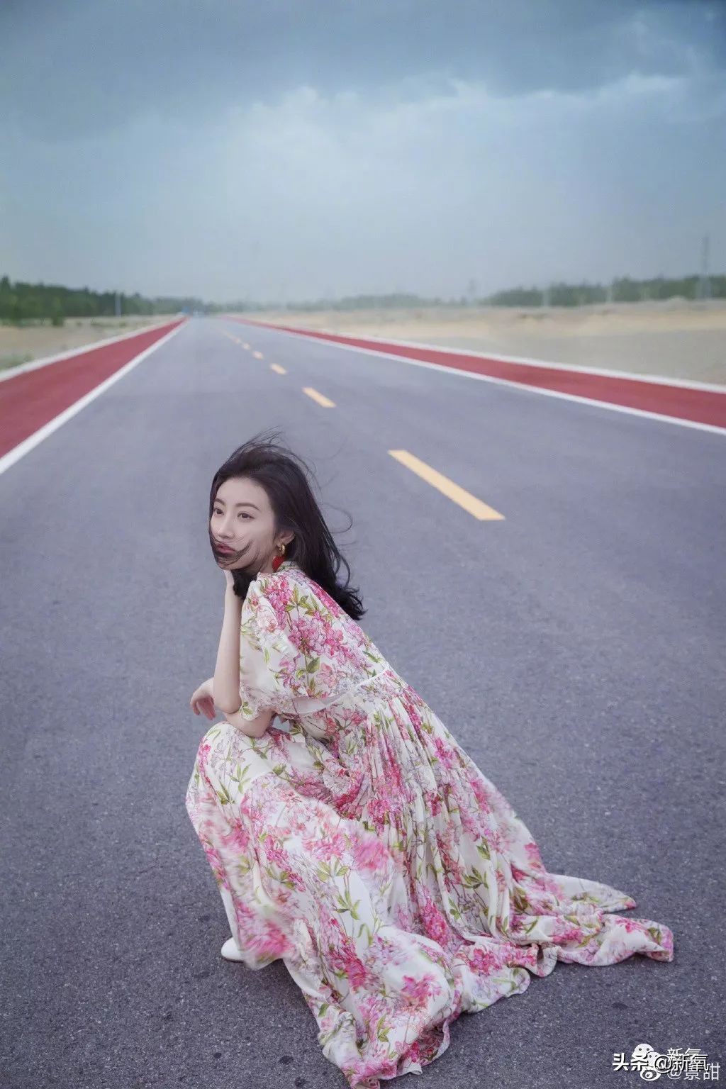 景甜修复之后的双眼皮是多宽,景甜修复后的双眼皮多宽