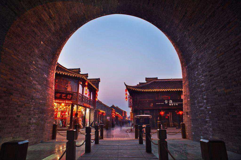 最热闹的网红美食一条街,十大美食网红街在哪