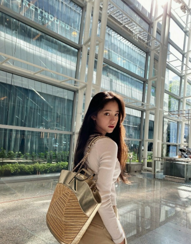 盘点娱乐圈00后漂亮妹妹们的穿搭,有你中意的那位吗?