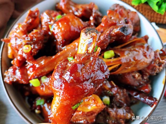 *鸭做**肉时，去腥别再焯水了，大厨教你3步，出锅软嫩鲜香，不腥臊