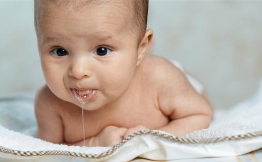 秋天宝宝护理皮肤的方法,秋天干燥给宝宝抹润肤霜