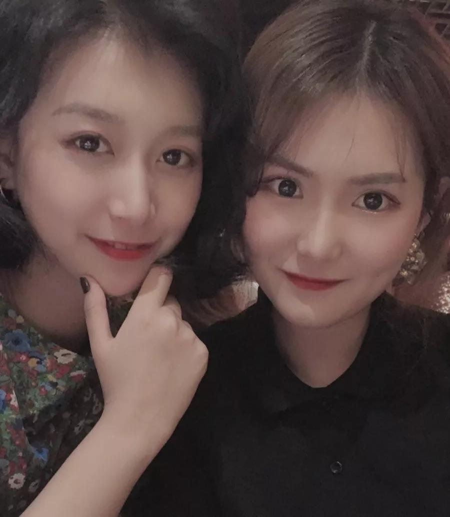 来看看闺蜜的化妆包,姐妹们的化妆包