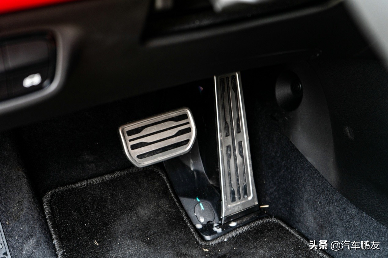 广汽传祺影豹j15和j16区别,广汽传祺影豹2022款新车报价