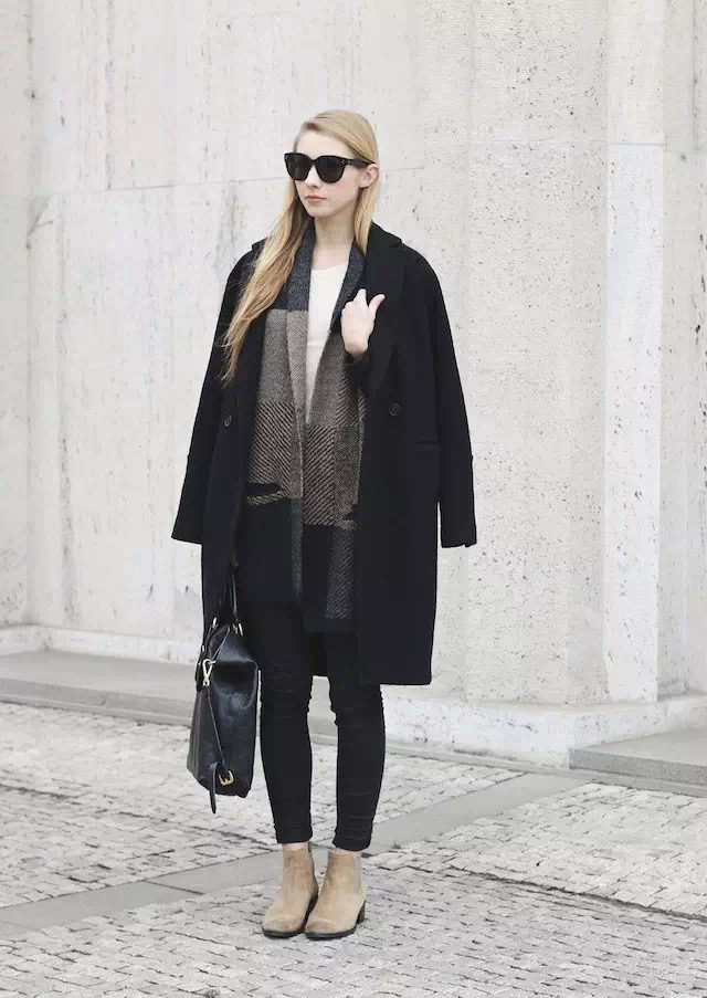 大衣围巾女冬季高级感系法,喜欢穿大衣的女孩子是什么风格