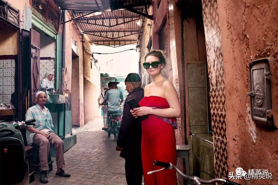 把纽约上流圈骗得团团转,轰动全球的90后假名媛获释…