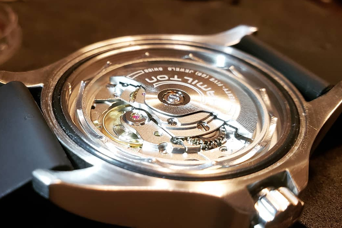 真假腕表的四大鉴定方法，从此告别“表壳厂陷阱”