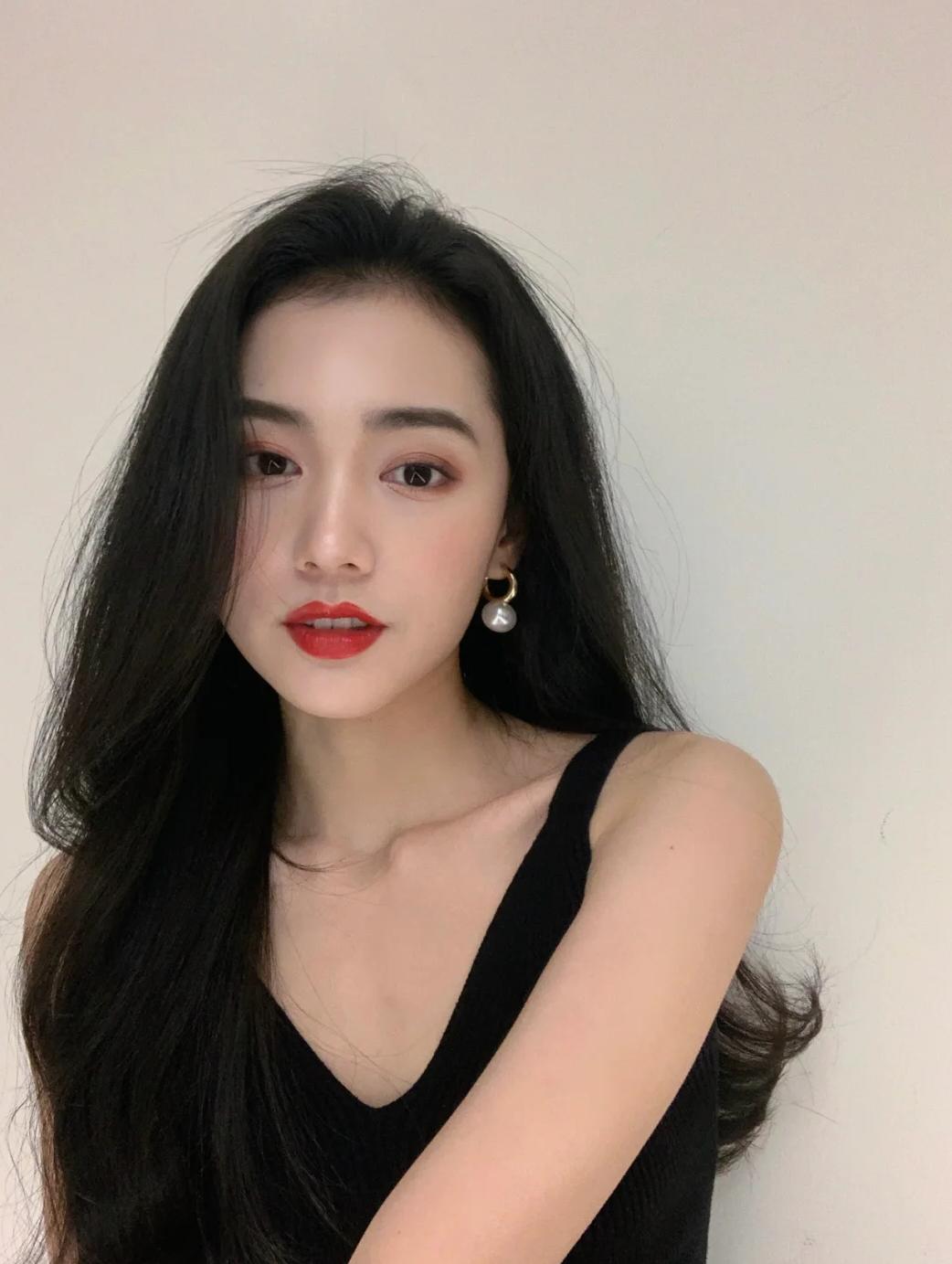 眼线画得好眼睛看上去就精神多了,眼线画得好非常显气质