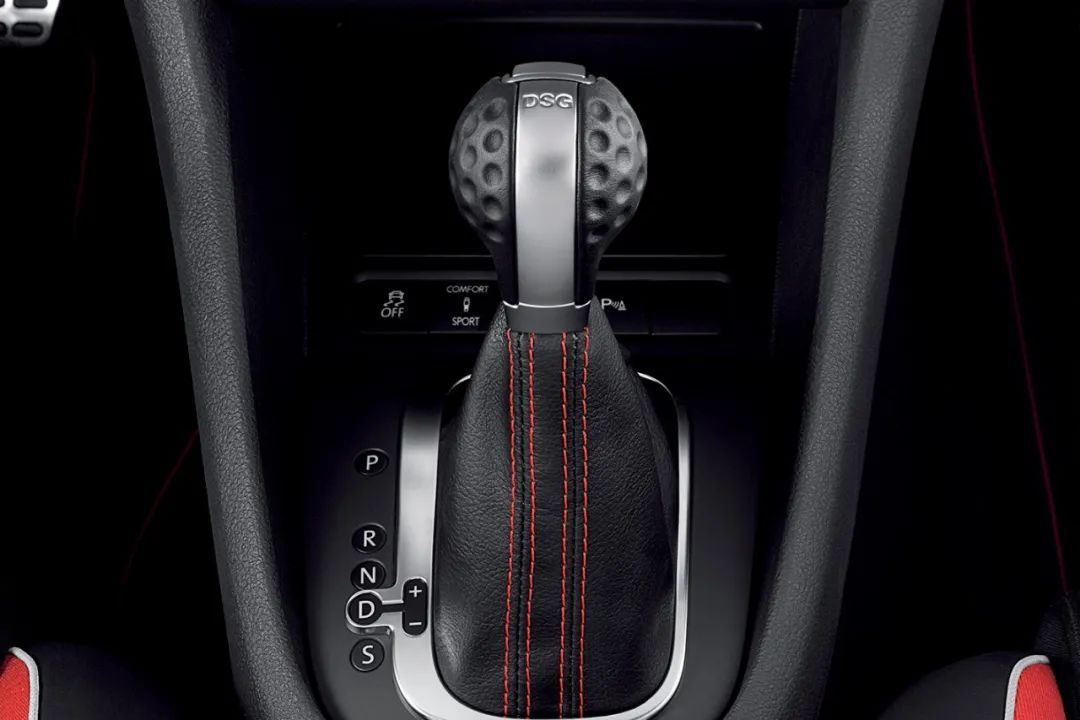 高尔夫8香不香,高尔夫8要买珠光白还是月岩灰