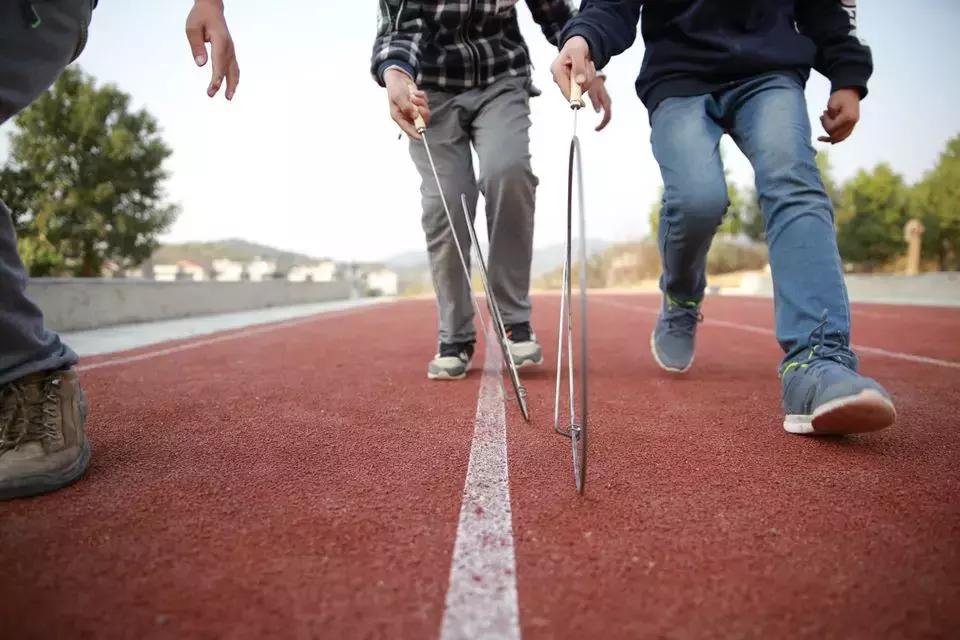 80后校长用三句话救活“三无学校”，改变山区孩子的命运