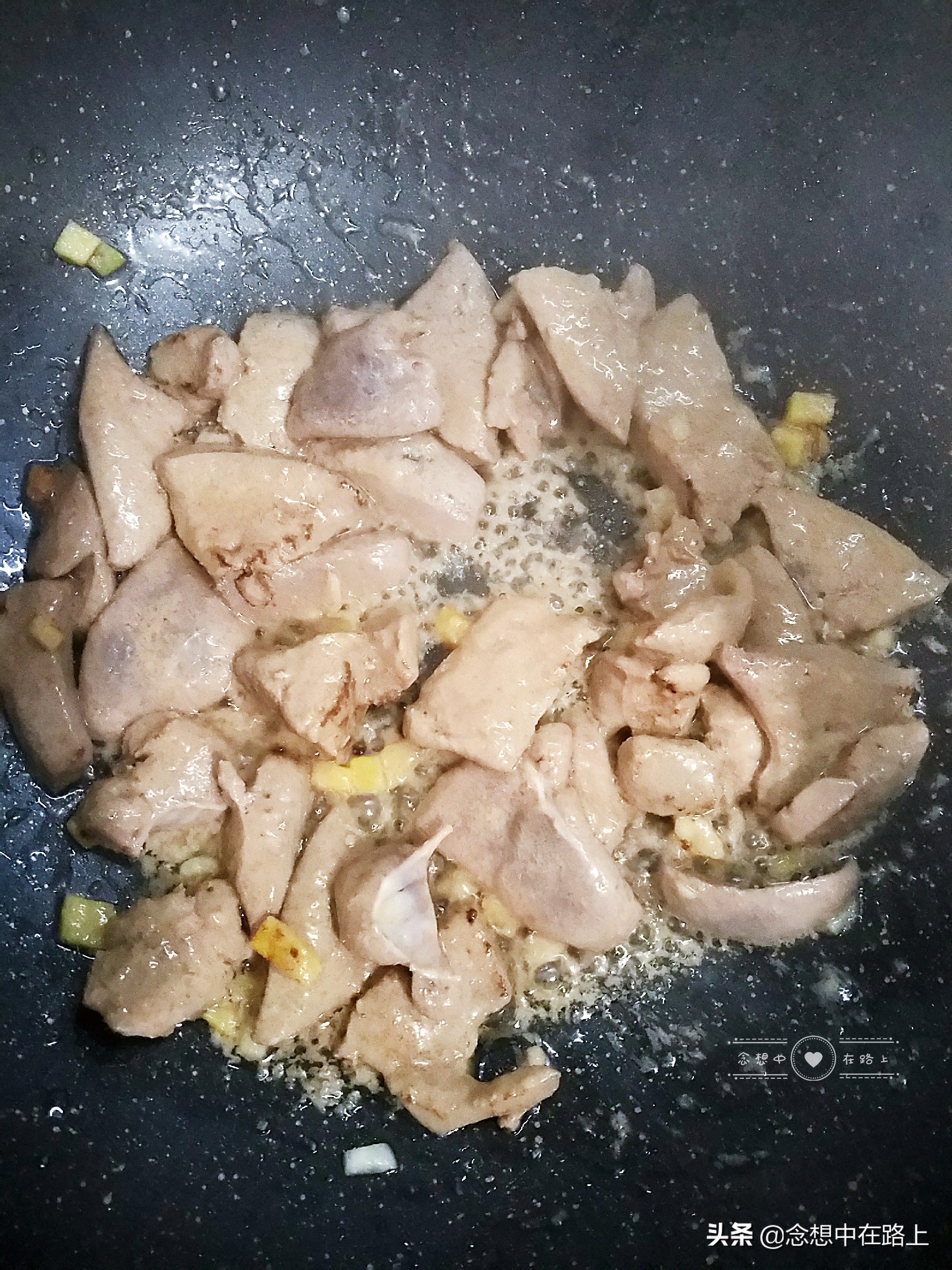 家常菜猪肝炒洋葱,家常菜爆炒猪肝胡萝卜炒肉