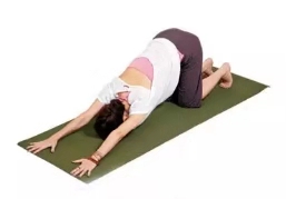 怎么矫正高低肩长短腿,脊柱侧弯高低肩瑜伽体式纠正