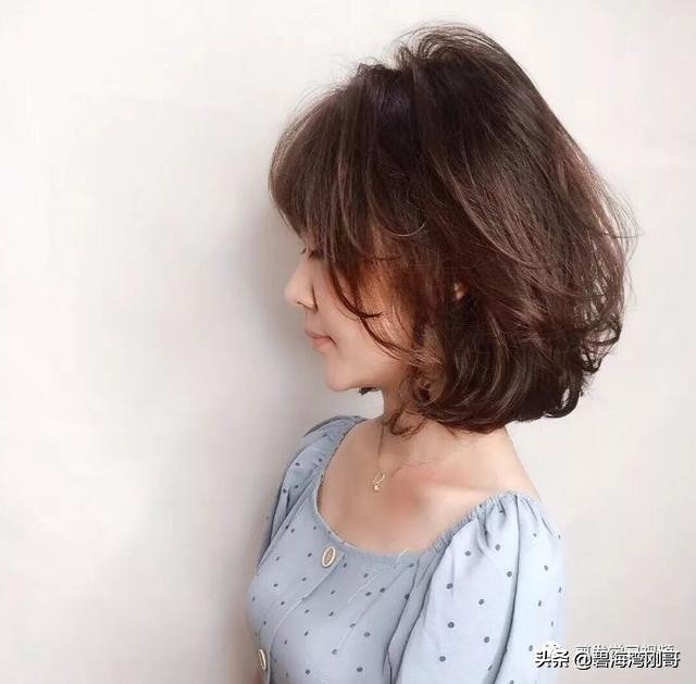 2020年最流行的发型气垫烫锁骨发,2020年最流行烫的锁骨发型