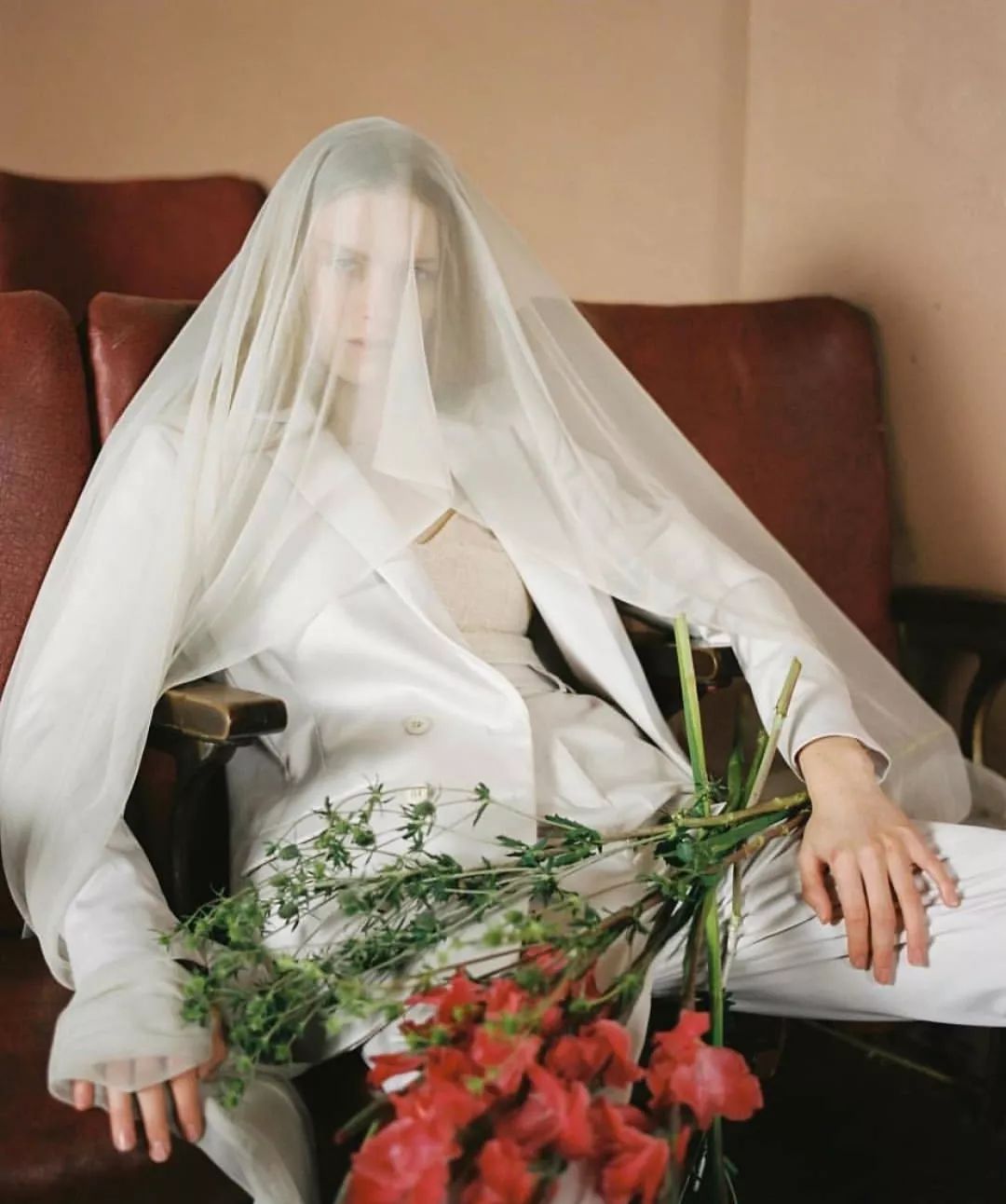 婚纱搭出时髦感｜不到百元的6件单品，手把手教给你