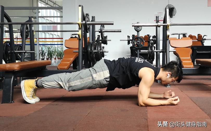 不会做俯卧撑的怎么练,俯卧撑做不了10个怎么练胸肌