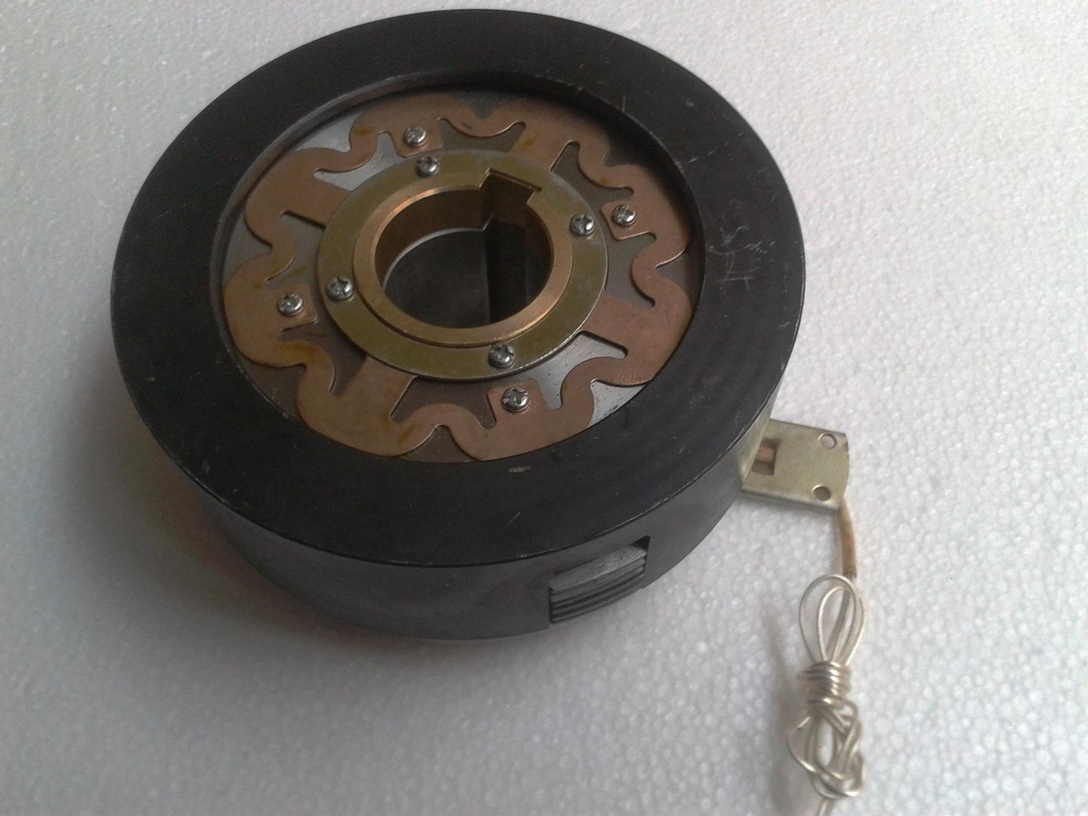 车子离合器踩不动是什么原因,汽车离合器踏板踩断是什么原因