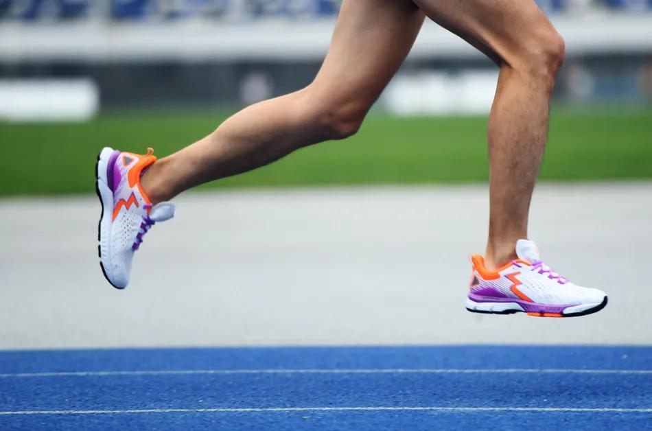 361飞燃2.5适合入门级跑者吗,361跑鞋哪个系列最好