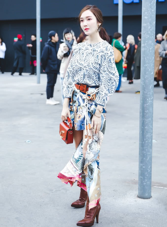 郑秀妍腰带连衣裙,郑秀妍穿搭运动风