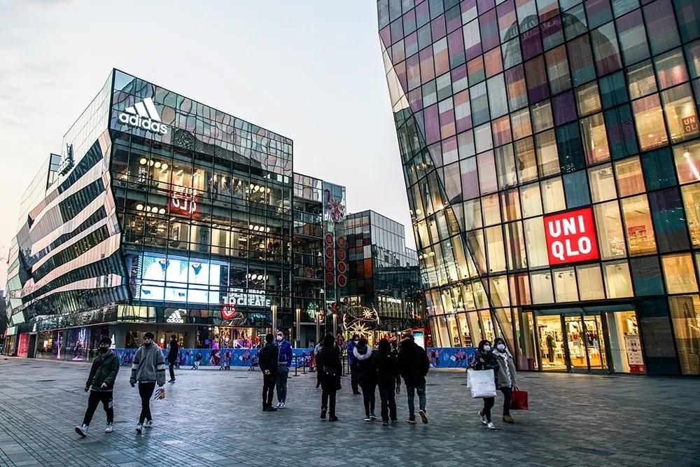 阿迪达斯超7成门店关闭了吗,为什么阿迪达斯一直打折