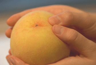 能吃上又甜又新鲜的水蜜桃,吃冻水蜜桃而且还是真的水蜜桃