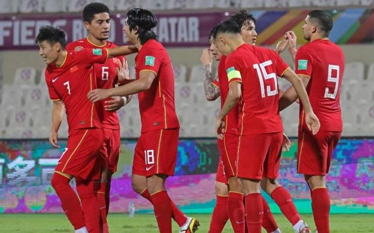 中国足球下一场比赛在哪里,中国足球球迷万人空巷