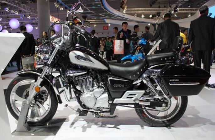 真正的美式太子车!150CC电喷引擎,2L油耗,双筒仪表,配置完善