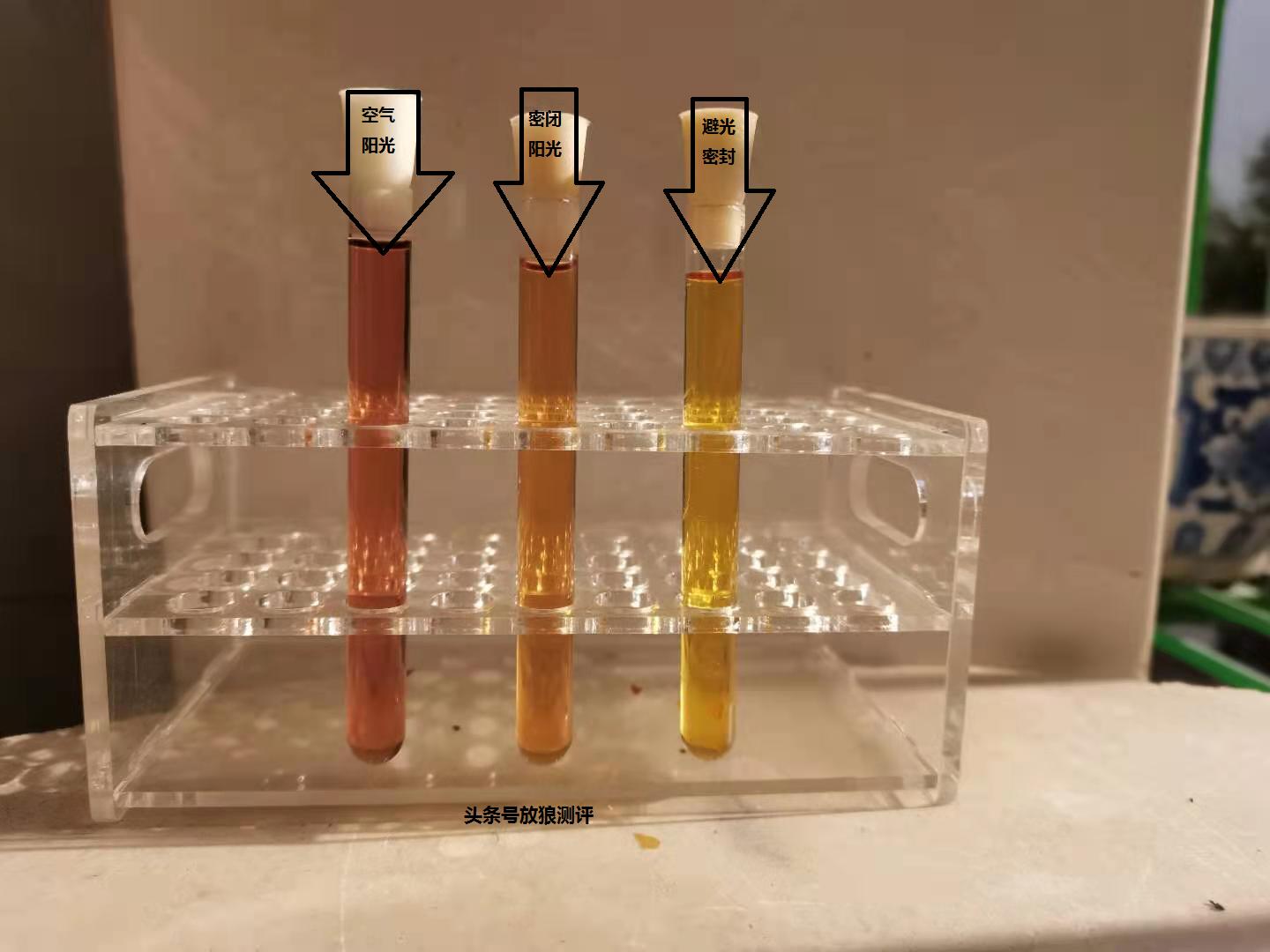 黄壳机油用段时间就发红了正常吗,机油灯亮了红色必须马上换机油吗