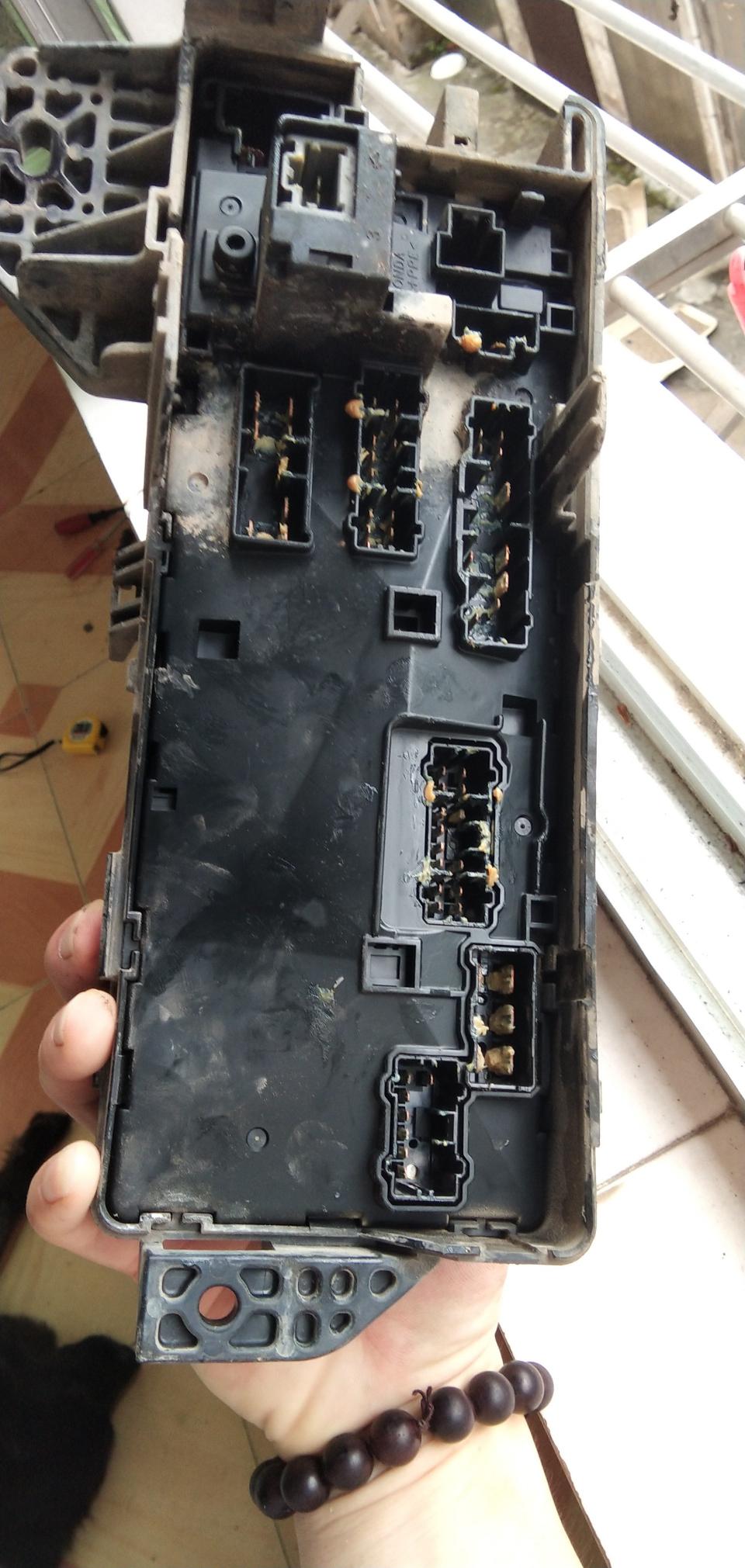 标致307汽车远光灯关不掉怎么解决,远光灯的正确关闭方法