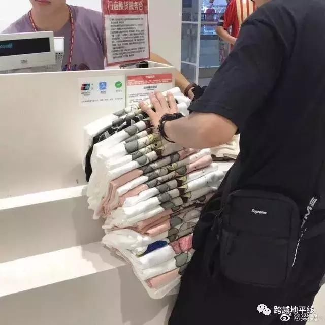 昨天，大型“丧尸”电影，在优衣库真实上演