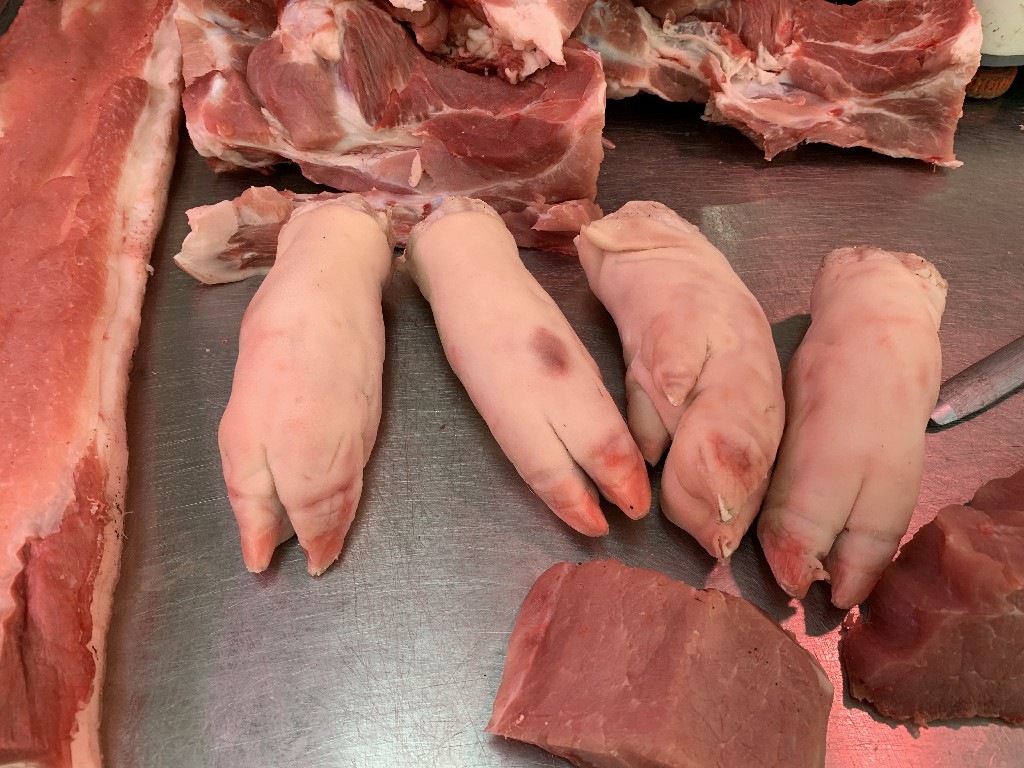 买猪蹄前后差别很大,买猪蹄挑肥的还是瘦的好