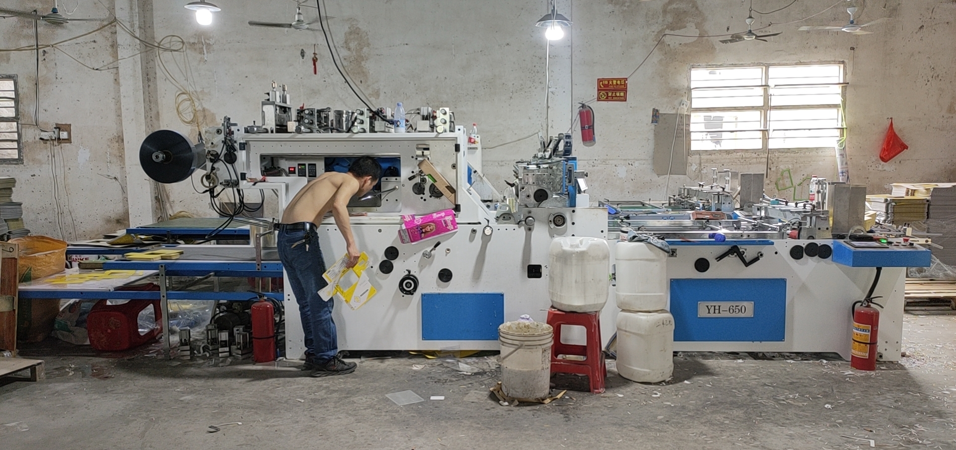 安徽新型半自动贴窗机怎么选,安庆永华贴窗机的调试