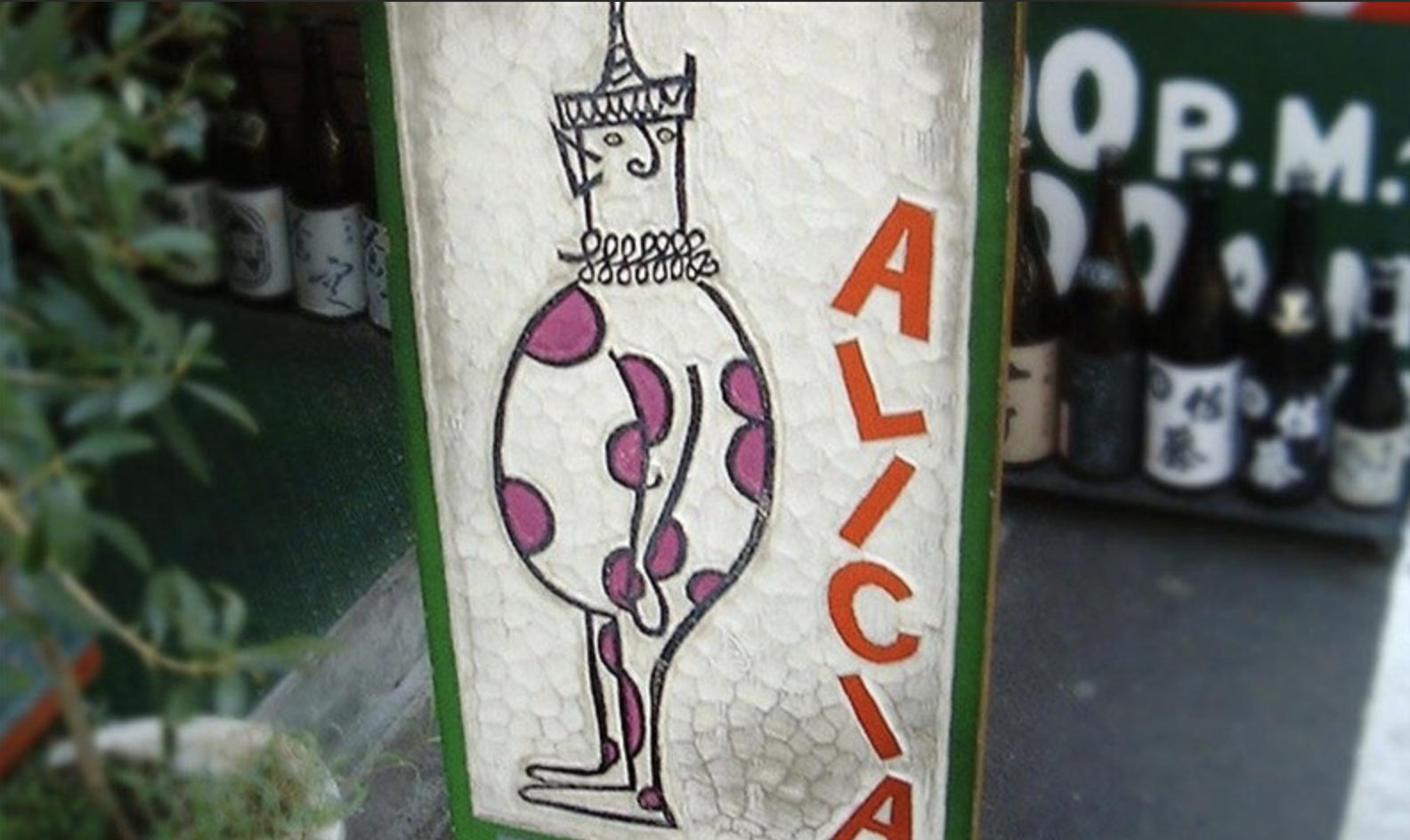 走在日本东京街头,走在日本的小巷里