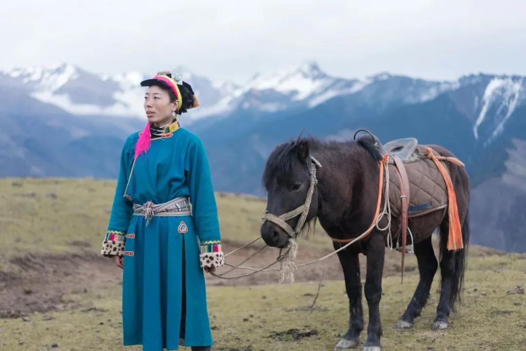 最适合改装的越野房车,三个90后开民宿