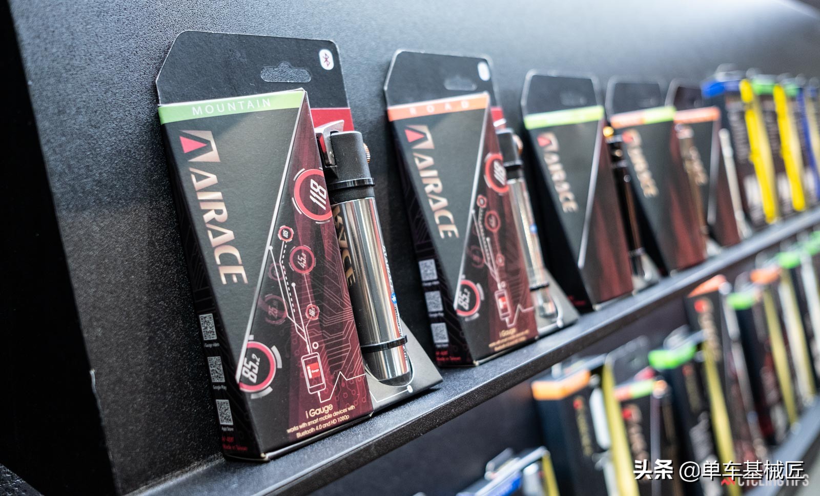 这是飞机，这是鸟……不，这是一个无压迫感的自行车车座