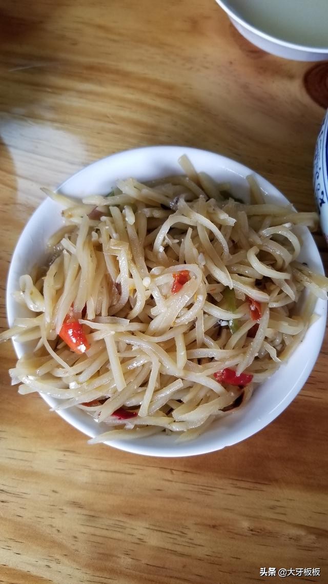 济宁比较有名气的甏肉干饭,山东济宁最有名的小吃的甏肉干饭