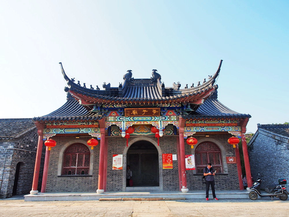 孔子历史上是否真有此人,孔子去世时的碑文