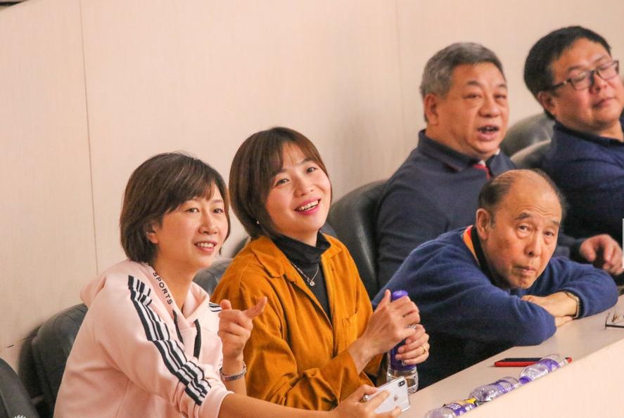 袁灵犀和魏秋月在比赛场上拥抱,魏秋月被求婚姚笛