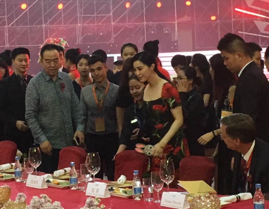 鎭掑ぇ闆嗗洟鑰佹澘鏄庢槦鑰佸﹩,鎭掑ぇ鑰佹澘鏈夊摢浜涘コ鏄庢槦