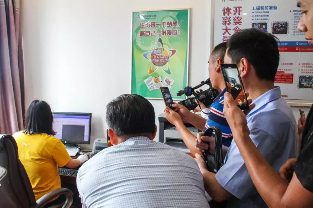 体彩大乐透中奖2700万周保中,上饶体彩大乐透中奖900万