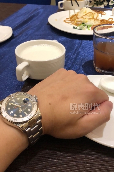 网友晒自己微信好友数量,网友晒1300手表