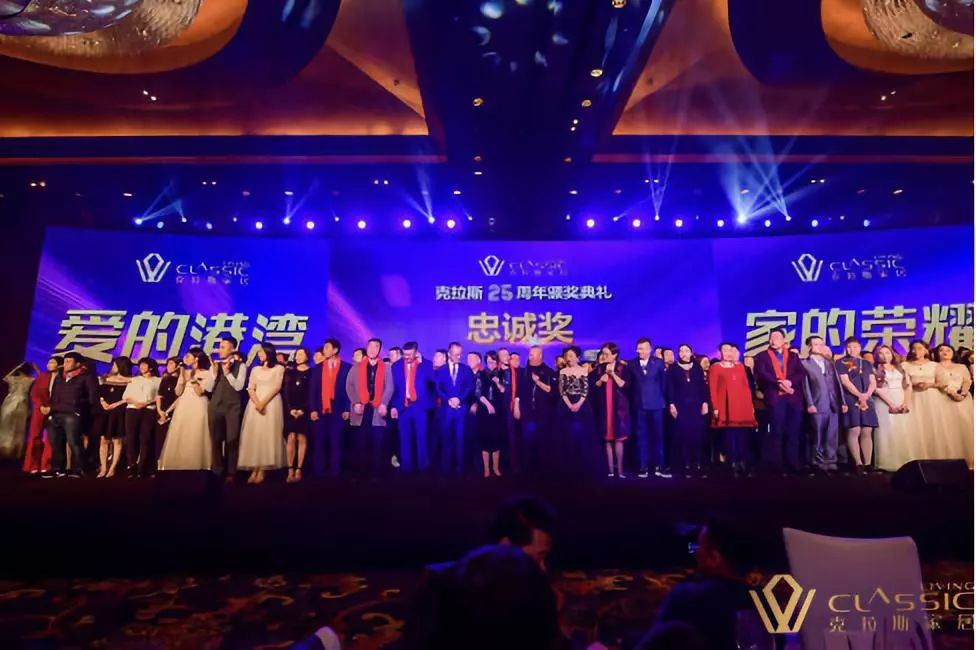 鑹烘湳澶у挅,鑹烘湳澶у笀鍙傚姞璺ㄥ勾鏅氫細