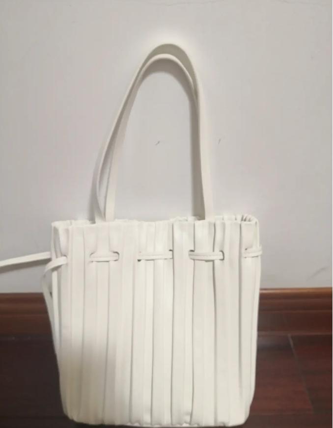 有品位的女人,搭配都会注意这个细节,时尚加倍,穿出杂志大片感