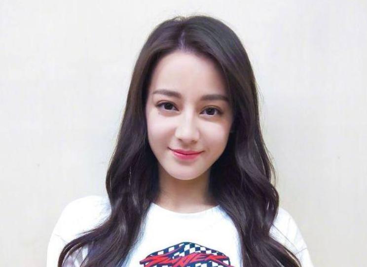 《长歌行》迪丽热巴咧嘴大笑，烤瓷牙“抢镜”忒显老