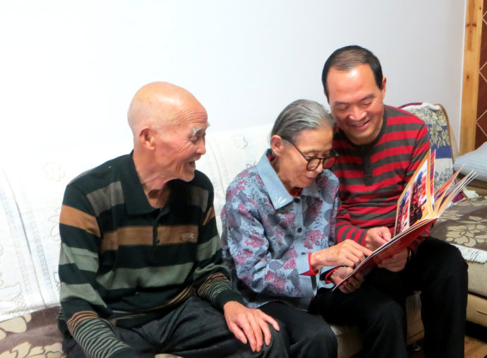 解放军报主编悼念母亲,党益民悼念妈妈视频