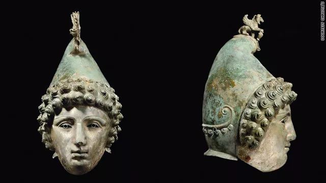 帽子怎么戴才能防止飞起来,戴棒球帽怎么撑起来小技巧