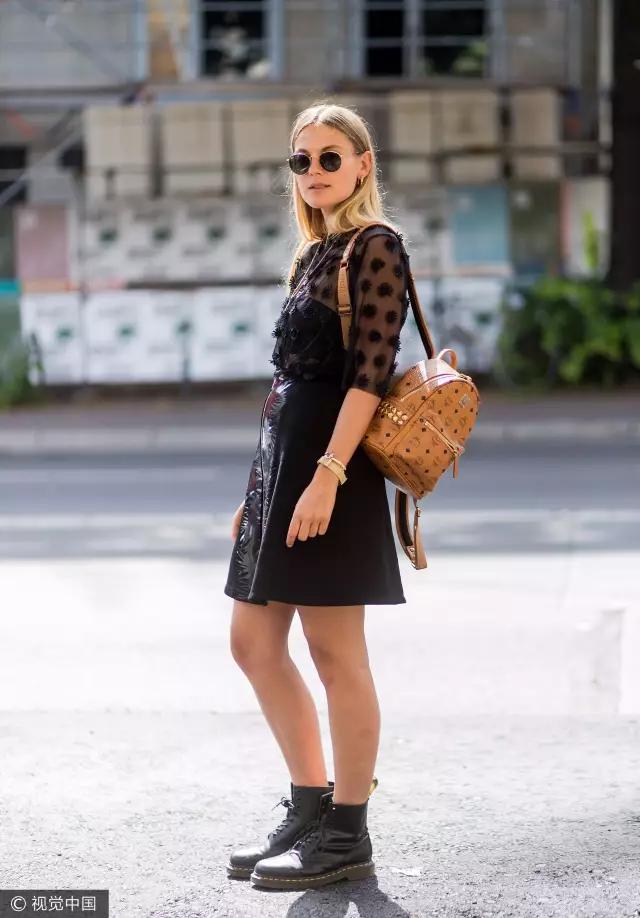 既简单又好看的双肩包,双肩包又休闲又能装电脑